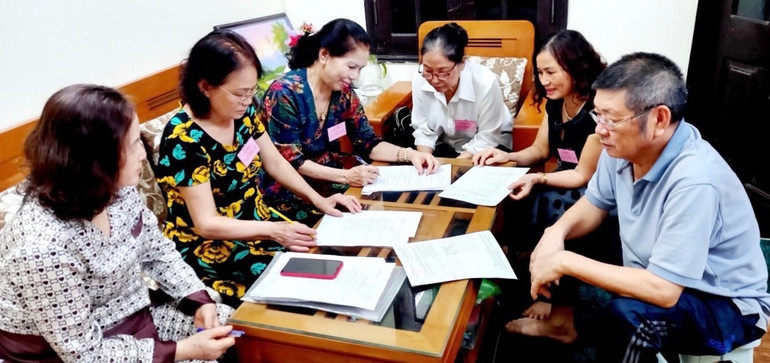 Phường Thanh Xuân Nam (quận Thanh Xuân) lấy ý kiến cử tri về việc sắp xếp đơn vị hành chính.