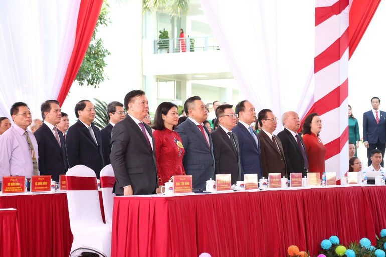 Các đại biểu dự lễ kỷ niệm.