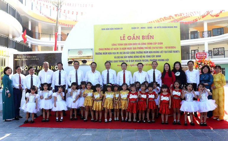 Ban Dân vận Thành ủy gắn biển công trình “Dân vận khéo” kỷ niệm 70 năm Ngày Giải phóng Thủ đô tại phường Hoàng Liệt, quận Hoàng Mai. Ban Dân vận Thành ủy gắn biển công trình “Dân vận khéo” kỷ niệm 70 năm Ngày Giải phóng Thủ đô tại phường Hoàng Liệt, quận Hoàng Mai.