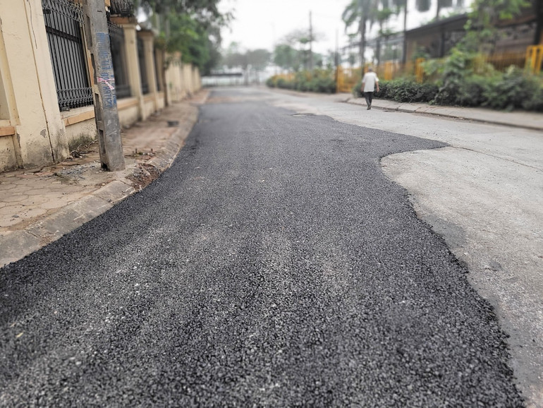 Nhiều đoạn đường khác cũng được thảm lại mặt đường. Nhiều đoạn đường khác cũng được thảm lại mặt đường.