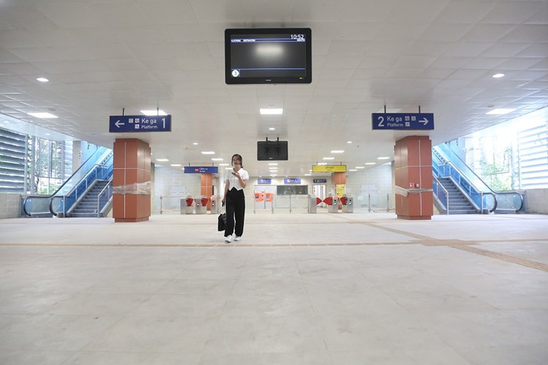 Bên trong nhà ga S8.