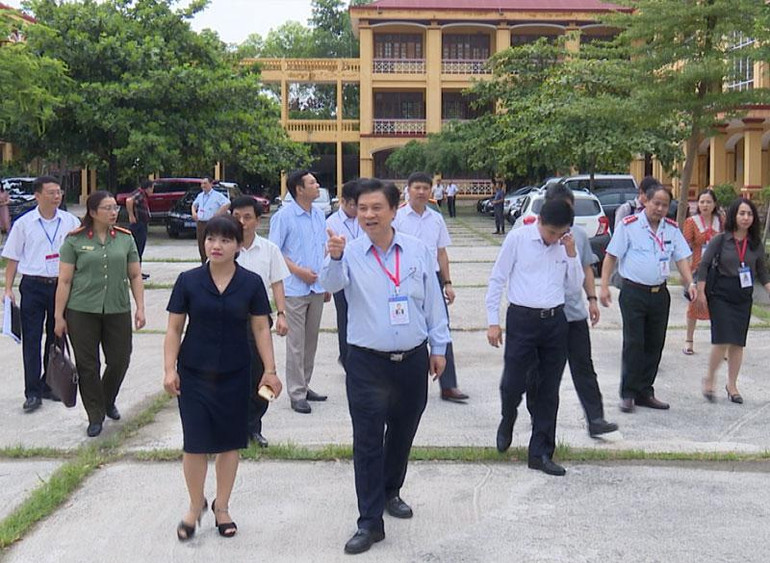 Thứ trưởng Giáo dục và Đào tạo kiểm tra công tác chuẩn bị kỳ thi tốt nghiệp THPT tại Hà Nam -0