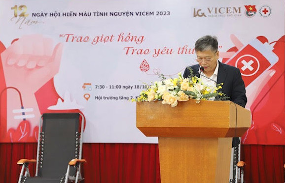 Ông Lê Huy Quân, quyền Tổng Giám đốc công ty Cổ phần Xi măng Vicem Bỉm Sơn chia sẻ, đây là năm thứ 12 “Ngày hội hiến máu tình nguyện VICEM” được tổ chức, đã chứng tỏ được sức sống, sự lan toả tới toàn thể tình nguyện viên tham gia.