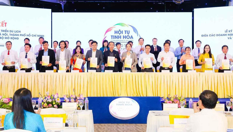 Các doanh nghiệp du lịch của thành phố Hà Nội, Thành phố Hồ Chí Minh và các tỉnh, thành phố ký thỏa thuận hợp tác phát triển du lịch. Liên kết phát triển du lịch giữa Hà Nội, Thành phố Hồ Chí Minh và vùng Bắc Trung bộ mở rộng -0