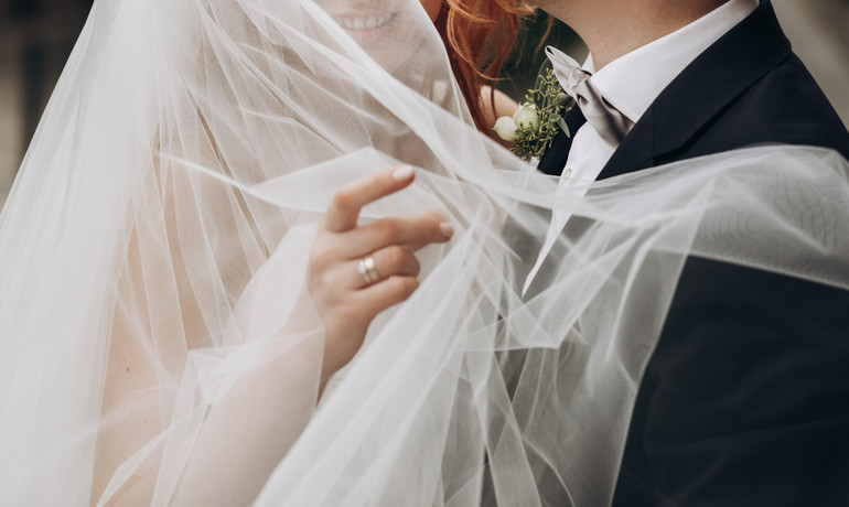 Nhiều cặp đôi chọn tổ chức lễ cưới vào cuối năm 2022 sau nhiều lần hoãn vì dịch bệnh. Nhiều cặp đôi chọn tổ chức lễ cưới vào cuối năm 2022 sau nhiều lần hoãn vì dịch bệnh.