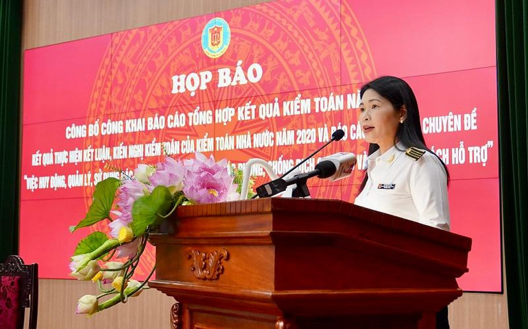 Phó Tổng Kiểm toán Nhà nước Hà Thị Mỹ Dung phát biểu tại buổi họp báo. (Ảnh: NGỌC THẮNG) Nhiều hạn chế trong huy động, quản lý, sử dụng nguồn lực phòng, chống dịch Covid-19 -0