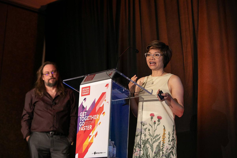 TS Vũ Anh Đào thuyết trình tại Devops Enterprise Summit Las Vegas 2018, hội nghị lớn nhất thế giới về cách làm việc và quản lý mới trong ngành công nghệ thông tin. TS Vũ Anh Đào thuyết trình tại Devops Enterprise Summit Las Vegas 2018, hội nghị lớn nhất thế giới về cách làm việc và quản lý mới trong ngành công nghệ thông tin.