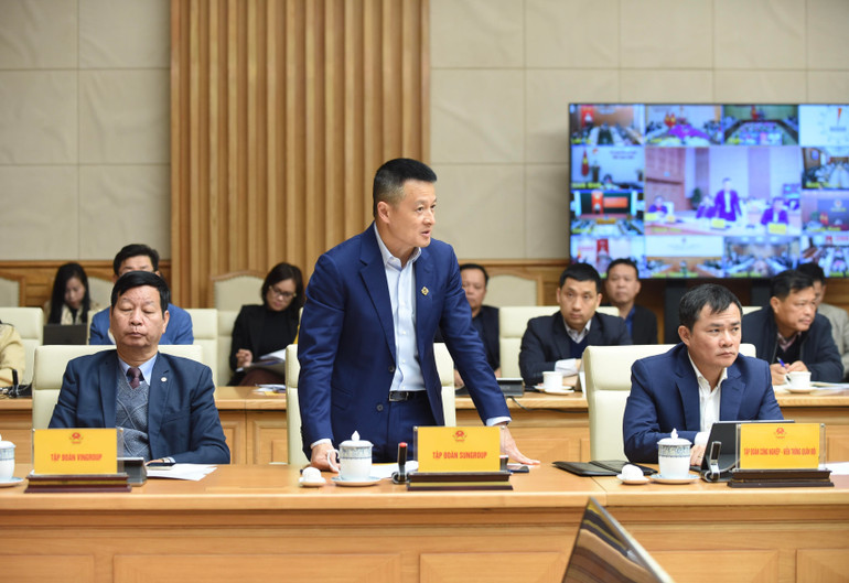 Đại diện Tập đoàn Sun Group phát biểu. Đại diện Tập đoàn Sun Group phát biểu.