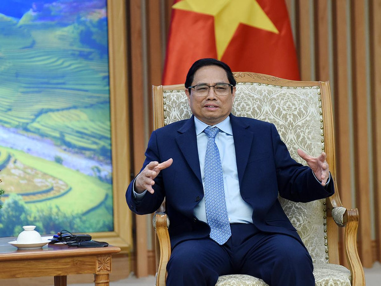 Thủ tướng nêu rõ, chính sách nhất quán của Việt Nam là tiếp tục nỗ lực hết mình với quyết tâm cao nhất để cùng với Lào bảo vệ vững chắc thành quả cách mạng đã đạt được, thúc đẩy quan hệ hợp tác giữa hai nước ngày càng đi vào chiều sâu, thiết thực và hiệu quả trên tất cả các lĩnh vực.