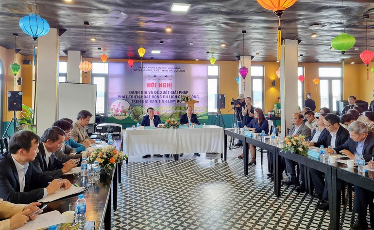 Quang cảnh hội nghị. Quang cảnh hội nghị.