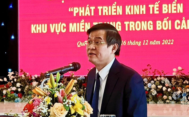 Đồng chí Đoàn Minh Huấn phát biểu tổng kết Hội thảo.