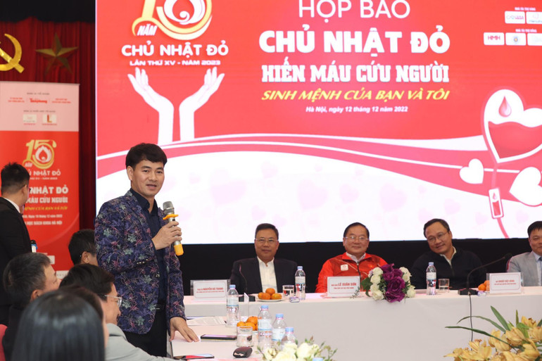 Nghệ sĩ Xuân Bắc tham gia chia sẻ tại buổi họp báo.