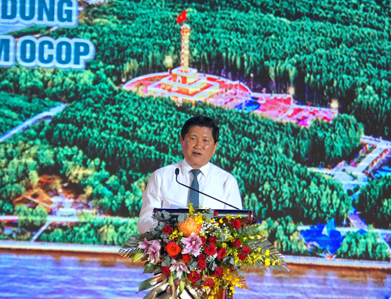 Phó Chủ tịch Ủy ban nhân dân tỉnh, Trưởng Ban Tổ chức “Ngày hội Cua Cà Mau lần thứ I năm 2022” Lê Văn Sử phát biểu khai mạc ngày hội.