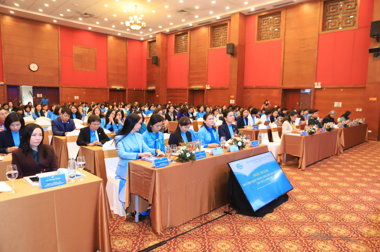 Toàn cảnh hội nghị. Toàn cảnh hội nghị.