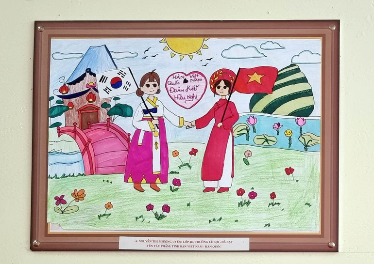 Tác phẩm “Tình bạn Việt Nam-Hàn Quốc” của thiếu nhi Đà Lạt. Tác phẩm “Tình bạn Việt Nam-Hàn Quốc” của thiếu nhi Đà Lạt.