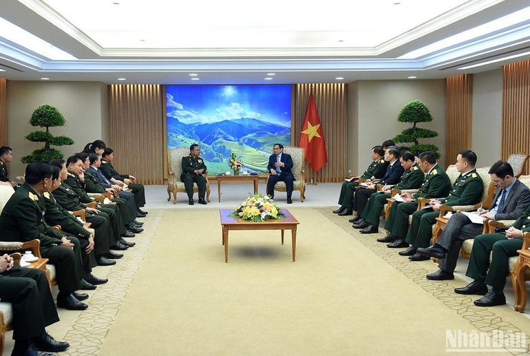 Tại buổi tiếp, Thủ tướng tin tưởng chuyến thăm sẽ thành công tốt đẹp, góp phần quan trọng vào việc gìn giữ và tăng cường quan hệ hữu nghị vĩ đại, tình đoàn kết đặc biệt và hợp tác toàn diện giữa hai nước nói chung và hai Quân đội Việt Nam-Lào nói riêng.