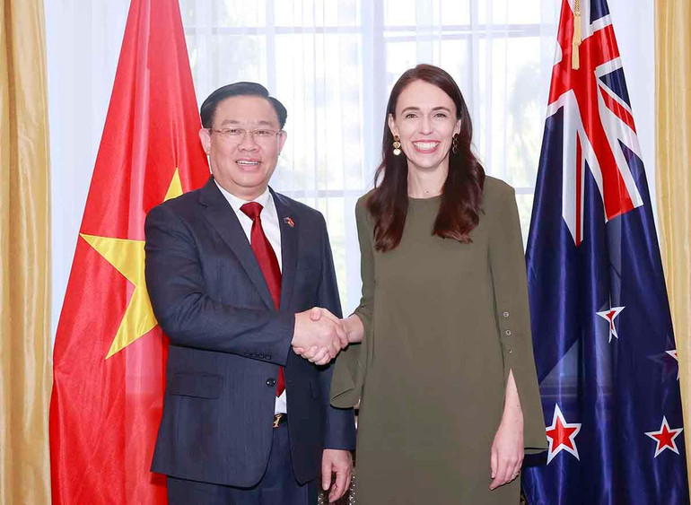 Chủ tịch Quốc hội Vương Đình Huệ và Thủ tướng New Zealand Jacinda Ardern.