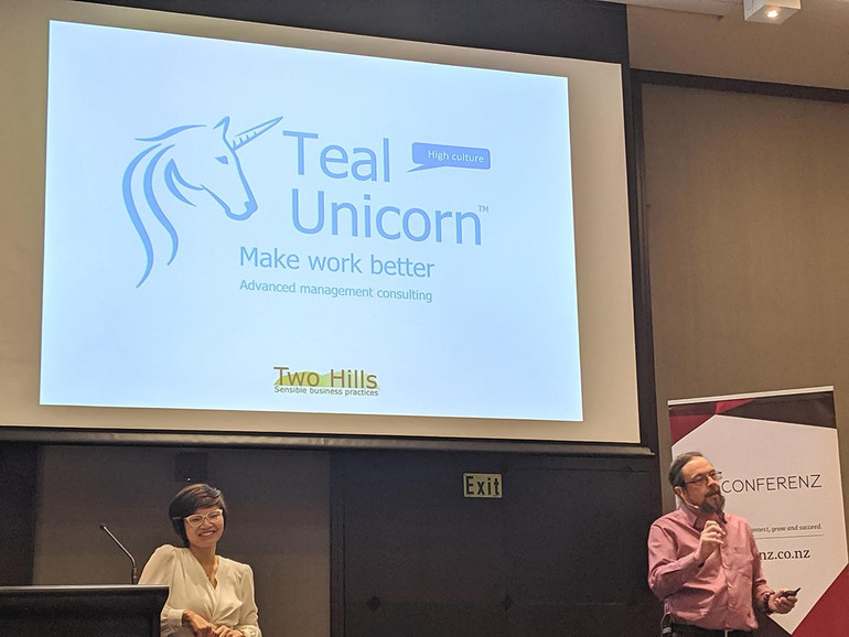 TS Vũ Anh Đào cùng chồng, Rob England, thuyết trình tại Hội nghị Agile Quốc gia New Zealand 2019. TS Vũ Anh Đào cùng chồng, Rob England, thuyết trình tại Hội nghị Agile Quốc gia New Zealand 2019.