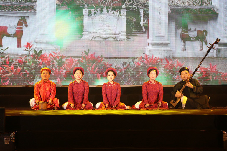 Nguyễn Công Trứ là người có công làm cho hát nói trở thành hoàn chỉnh, mở ra thời kỳ hưng thịnh cho nghệ thuật hát nói, ca trù của dân tộc Việt Nam.