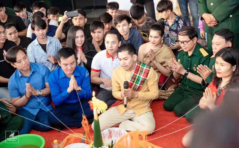 Đại học Hà Tĩnh cùng lưu học sinh Lào hằng năm đều tổ chức Tết Cổ truyền của nước Cộng hòa dân chủ nhân dân Lào. (Ảnh: HTU)