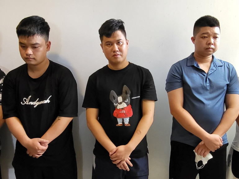 Các đối tượng trong đường dây làm giấy tờ giả.