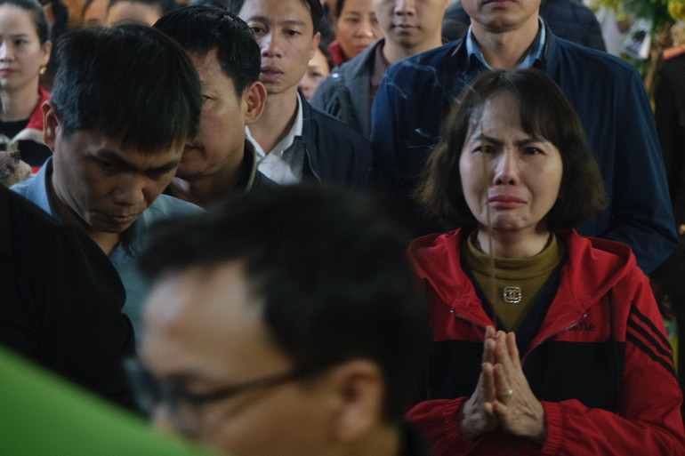 Bạn bè, người thân thương tiếc trước sự ra đi của đồng chí Trần Trung Hiếu. Bạn bè, người thân thương tiếc trước sự ra đi của đồng chí Trần Trung Hiếu.