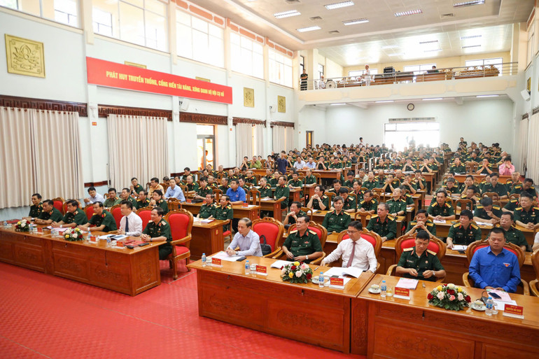 Các đại biểu tham dự hội nghị.