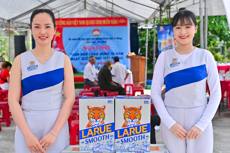 Larue đồng hành cùng hơn 4.000 buổi tiệc Đại đoàn kết kỷ niệm 50 năm ngày giải phóng Quảng Nam và Đà Nẵng