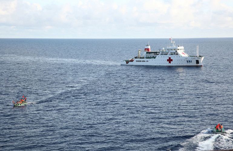 Trung bình mỗi năm, Lữ đoàn điều động hàng chục lượt chuyến tàu đưa đón các đoàn công tác đi thăm, kiểm tra và làm việc với quân dân huyện đảo Trường Sa và Nhà giàn DK1. Trung bình mỗi năm, Lữ đoàn điều động hàng chục lượt chuyến tàu đưa đón các đoàn công tác đi thăm, kiểm tra và làm việc với quân dân huyện đảo Trường Sa và Nhà giàn DK1.