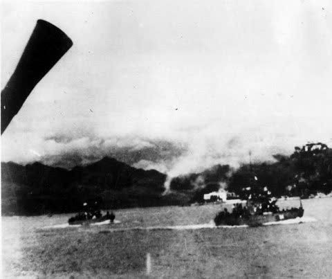 Hải quân nhân dân Việt Nam đánh trả máy bay Mỹ bắn phá miền bắc ngày 5/8/1964. (Ảnh: Tư liệu Bảo tàng Lịch sử quốc gia) Hải quân nhân dân Việt Nam đánh trả máy bay Mỹ bắn phá miền bắc ngày 5/8/1964. (Ảnh: Tư liệu Bảo tàng Lịch sử quốc gia)