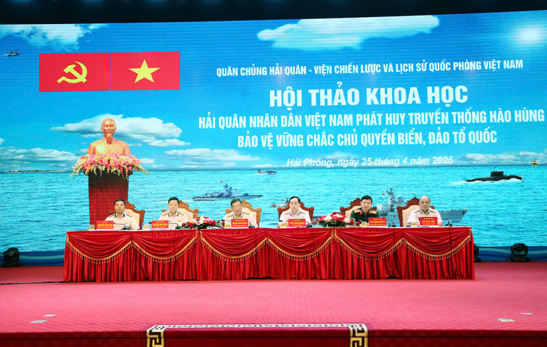 Đoàn chủ tịch điều hành hội thảo. Đoàn chủ tịch điều hành hội thảo.