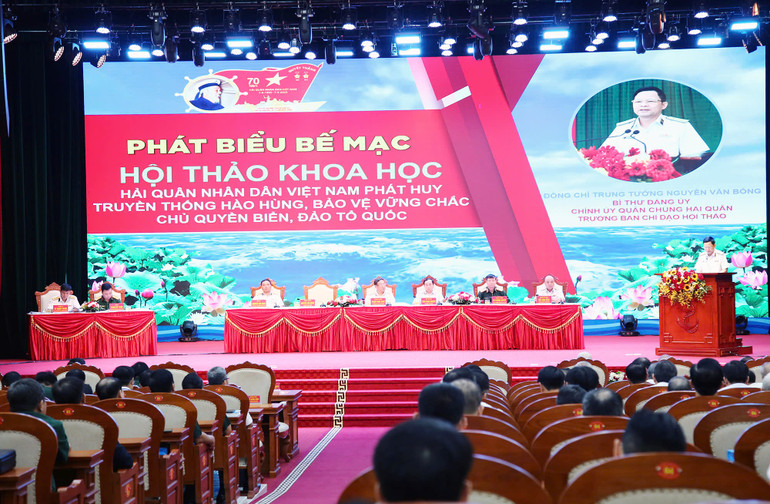 Đồng chí Chính ủy Hải quân phát biểu bế mạc hội thảo. Đồng chí Chính ủy Hải quân phát biểu bế mạc hội thảo.
