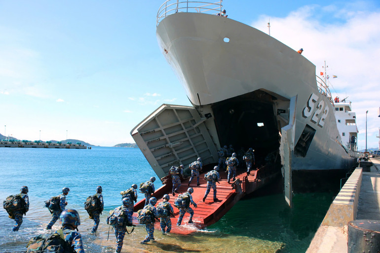 Tham gia huấn luyện hiệp đồng. Tham gia huấn luyện hiệp đồng.