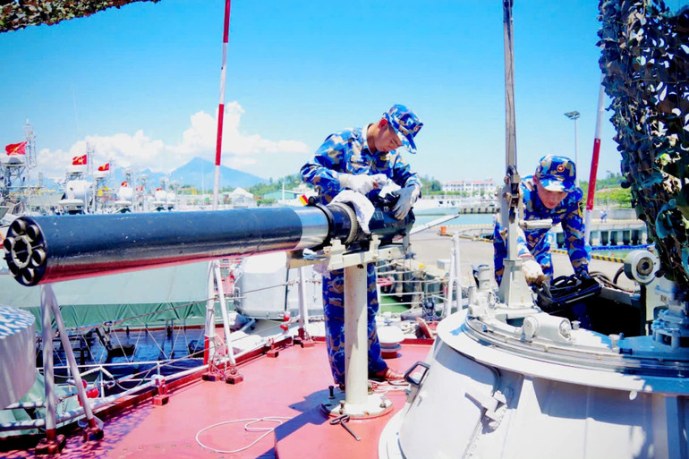 Lữ đoàn 172 luôn chú trọng thực hiện nghiêm nền nếp chế độ "Ngày kỹ thuật". Lữ đoàn 172 luôn chú trọng thực hiện nghiêm nền nếp chế độ "Ngày kỹ thuật".