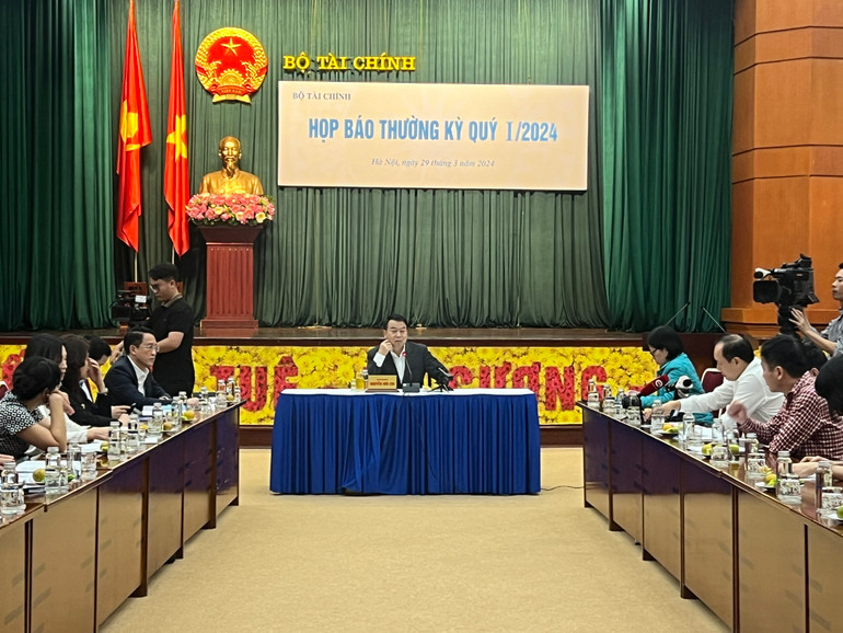Toàn cảnh buổi họp báo ngày 29/3 tại trụ sở Bộ Tài chính. Ảnh: NGUYỄN HÙNG