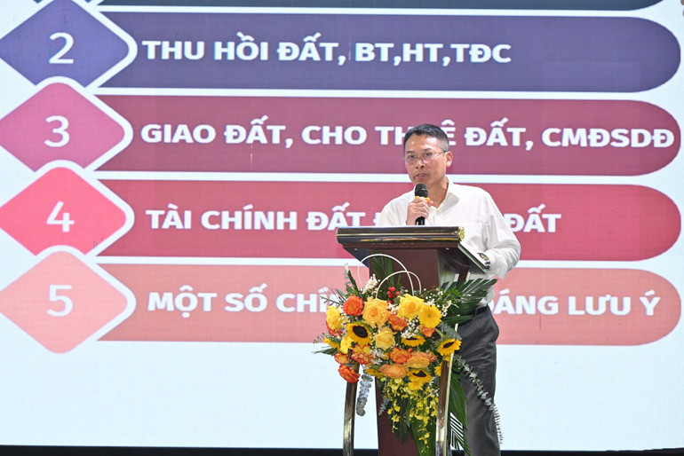 Ông Đào Trung Chính, Cục trưởng Quy hoạch và Phát triển Tài nguyên Đất (Bộ Tài nguyên và Môi trường).