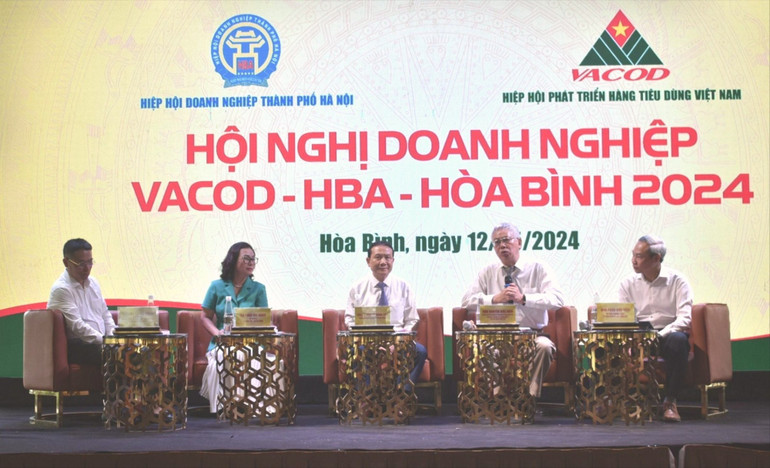 Phiên tọa đàm diễn ra trong khuôn khổ Hội thảo: “Luật đất đai 2024 và các luật liên quan - Tác động của luật đất đai 2024 đến môi trường đầu tư và doanh nghiệp”.