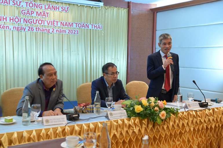 Tổng Lãnh sự Chu Đức Dũng phát biểu tại buổi gặp.