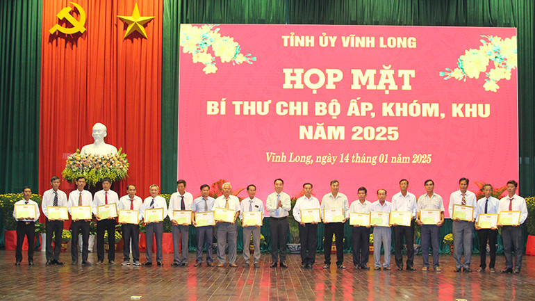 Lãnh đạo tỉnh Vĩnh Long tuyên dương Bí thư Chi bộ ấp, khóm, khu năm 2025.