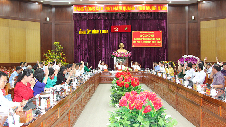 Ban Chấp hành Đảng bộ Tỉnh Vĩnh Long thống nhất cao việc sáp nhập và tinh gọn bộ máy.