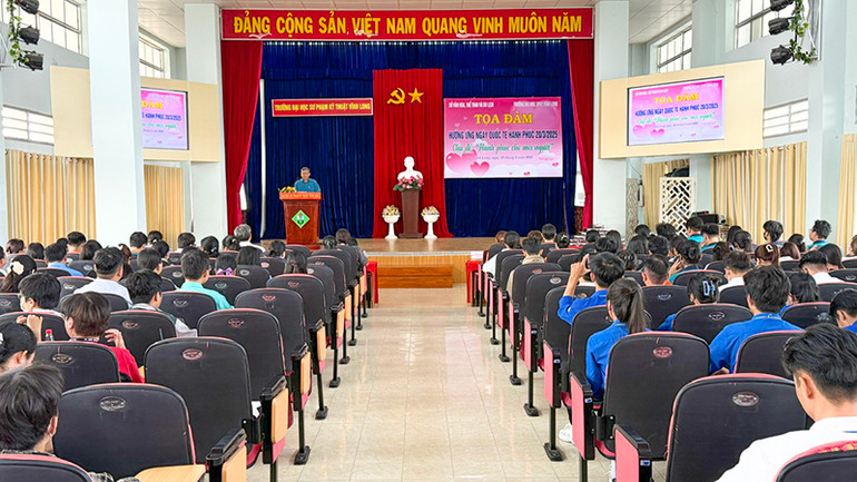 Quang cảnh buổi tọa đàm Ngày Quốc tế hạnh phúc.