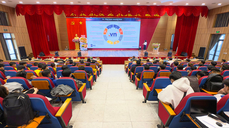 Quang cảnh buổi phát động.