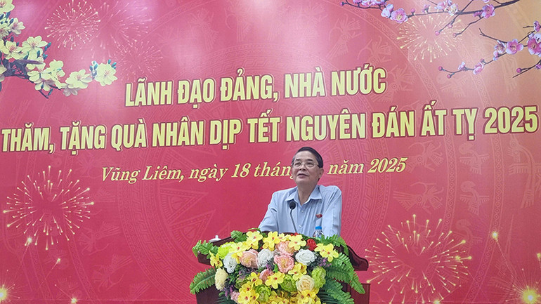 Phó Chủ tịch Quốc hội Nguyễn Đức Hải phát biểu tại buổi trao quà.