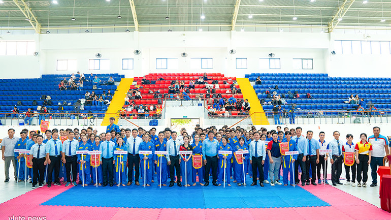 Quang cảnh khai mạc.