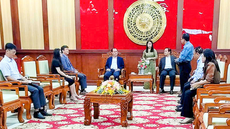 Quang cảnh buổi chào xã giao.