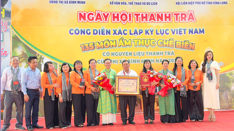 Hội đồng xác lập kỷ lục Việt Nam xác lập kỷ lục 135 món ăn chế biến từ trái thanh trà Bình Minh, tỉnh Vĩnh Long.