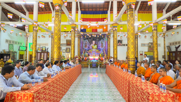 Quang cảnh buổi thăm và chúc mừng Tết Chôl Chnăm Thmây đồng bào Khmer.