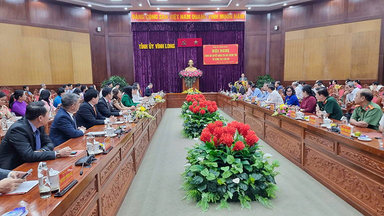 Quang cảnh buổi lễ công bố quyết định của Bộ Chính trị về công tác cán bộ.