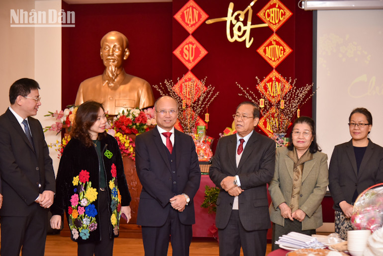 Đại sứ Lào tin tưởng rằng, Việt Nam sẽ tiếp tục giành được nhiều thành tựu mới khi bước vào kỷ nguyên vươn mình. (Ảnh: KHẢI HOÀN)