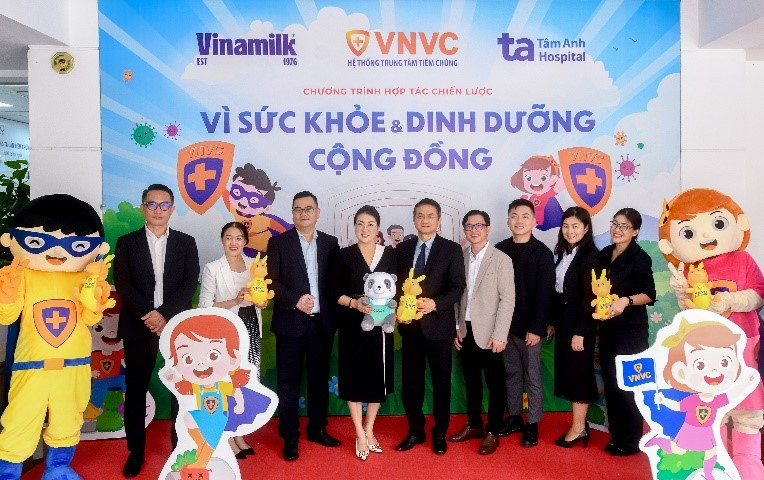 Hợp tác chiến lược kết hợp dinh dưỡng và chăm sóc y tế được Vinamilk, VNVC và Tâm Anh kì vọng sẽ mang đến nhiều lợi ích cho cộng đồng. (Ảnh: Vi Nam) Hợp tác chiến lược kết hợp dinh dưỡng và chăm sóc y tế được Vinamilk, VNVC và Tâm Anh kì vọng sẽ mang đến nhiều lợi ích cho cộng đồng. (Ảnh: Vi Nam)